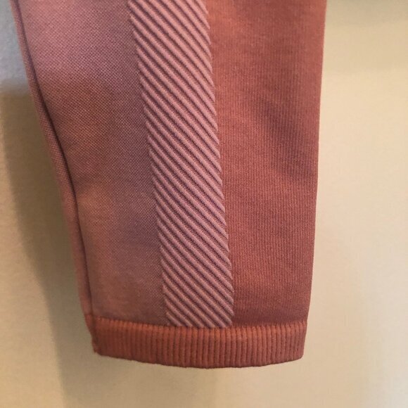 NWT Fabletics pink Tory Cropped Seamless Jacket sz M--SOLD OUT on Fabletics site - Picture 13 of 14